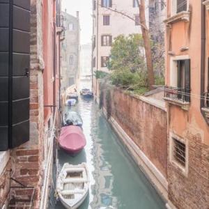 San Polo Canal View Apartments by Wonderful Italy