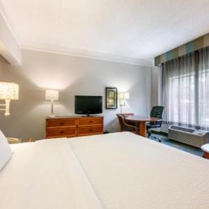 La Quinta Inn & Suites by Wyndham Houston Bush Iah South