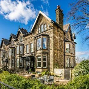 Fountains Guest House - Harrogate Stays with FREE PARKING