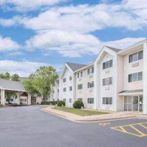 Oshkosh Arena Hotels - Cobblestone Suites - Oshkosh