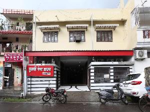 Vaccinated Staff- OYO 18269 Tulsi Guest House, Gorakhpur
