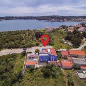 Two-Bedroom Apartment in Veli Rat