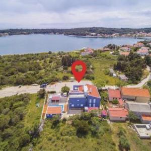 Two-Bedroom Apartment in Veli Rat