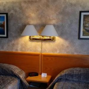 Hotels near Lester B Pearson Civic Centre - Lakeview Inn
