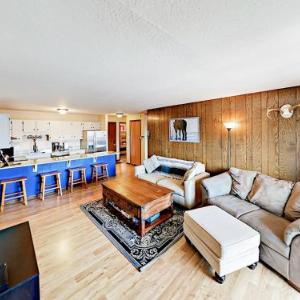Enthusiastâs Dream Condo #S303