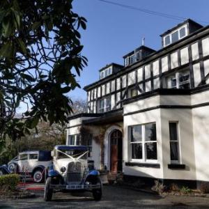 Chester Racecourse Hotels - Brook Hall Hotel
