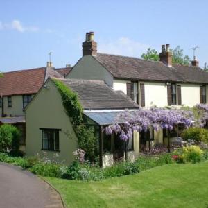 Marr's Bar Worcester Hotels - Holdfast Cottage Hotel
