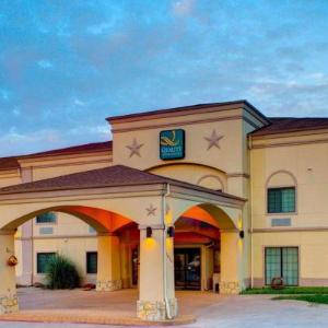 Hotels near La Moderna Field - Quality Inn & Suites Glen Rose