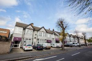 Banks Hotel, Redbridge