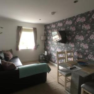 Chester City Studios with River Views and Parking by Rework Accommodation