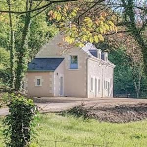 Two-Bedroom Holiday Home in Cravant les Coteaux