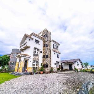 Aurora Castle