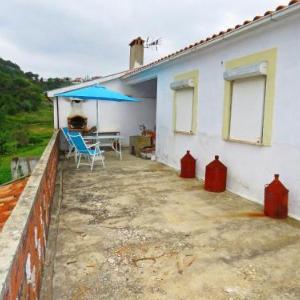 House with one bedroom in Vale de Colmeias with furnished terrace and WiFi 50 km from the beach