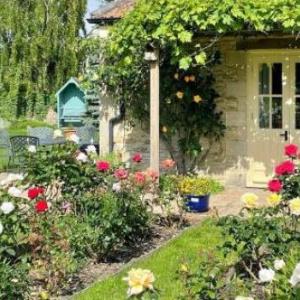 Hotels near Cotswold Airport Cirencester - Le Jardin