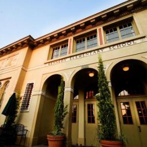 Esther Short Park Hotels - McMenamins Kennedy School