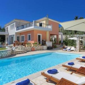 Lygia Villa Sleeps 8 Pool Air Con WiFi