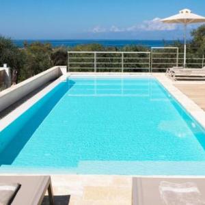 Roda Villa Sleeps 8 Pool Air Con WiFi