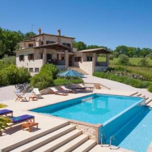 Giove Villa Sleeps 8 Pool Air Con WiFi