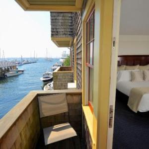 Hotels near Rosecliff - Harborside Inn
