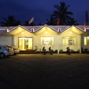 Issacs The Resort