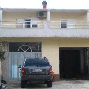 Apartments with parking space Makarska - 12336
