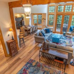 White Wolf Mountain Air Townhome: Elegant Retreat