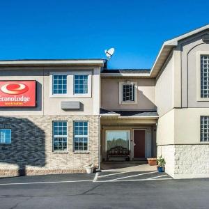 Econo Lodge & Suites Airport North Syracuse