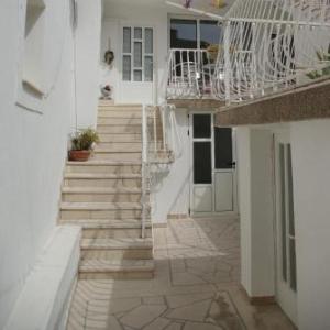 Apartments with parking space Makarska - 12063