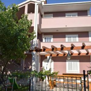 Apartments with a parking space Kastel Stari Kastela - 12568