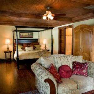 Baylor Ballpark Hotels - Bed and Breakfast on White Rock Creek