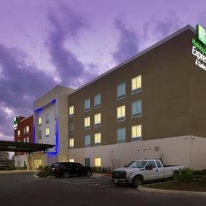 Holiday Inn Express & Suites New Braunfels