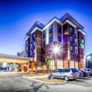 Holiday Inn Express & Suites Cleveland/Westlake