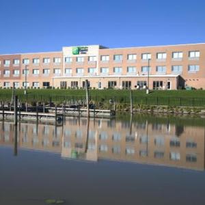 McMorran Place Hotels - Holiday Inn Express & Suites Port Huron