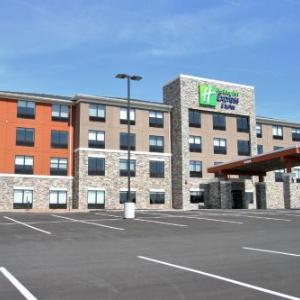 Holiday Inn Express & Suites CLARION