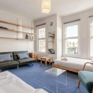 Beautiful 2 Bedroom Home In Putney Sleeps 7