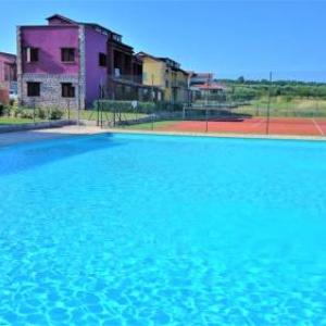 Two Bedroom Apartment Pezzi Yelow with Common Pool and Tennis Court