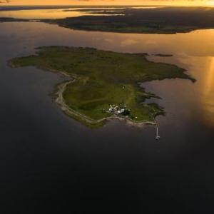 Viirelaid Private Island