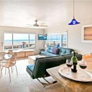 108-Ocean Front Combo