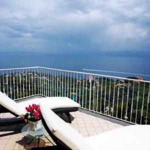 Sorrento Villa Sleeps 6 Air Con WiFi