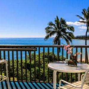 Wailua Bay View 204-oceanfront view steps to sand walk to everything