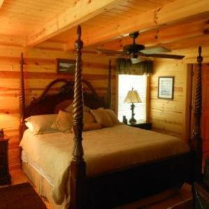 Pine Cabin at Blairsville