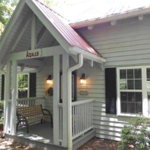 Azalea Cabin With Fireplace & Huge Back Porch