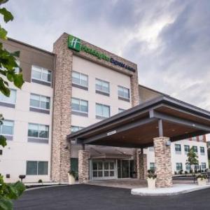 Holiday Inn Express & Suites Kingston-Ulster