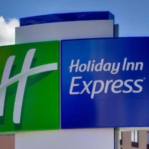 Houston Motorsports Park Hotels - Holiday Inn Express & Suites - Houston East - Beltway 8 an IHG Hotel