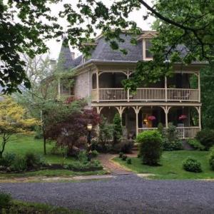 Hotels near Williams Grove Speedway - Fallen Tree Farm Bed and Breakfast