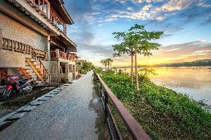 Chandra Varin Riverfront, Chiang Khan