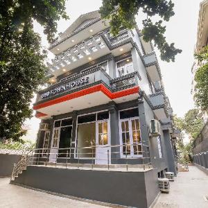 OYO 76804 OYO Townhouse 330