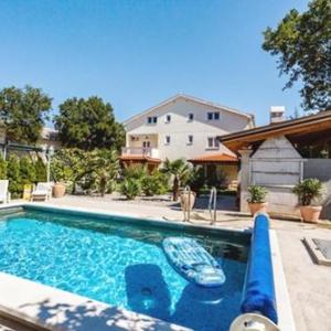 Family friendly apartments with a swimming pool Sveti Anton Krk - 5291