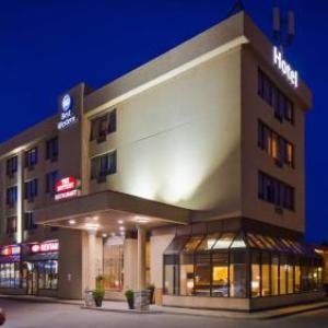 Hotels near Magna Golf Club Aurora - Best Western Voyageur Place Hotel