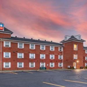 Hotels near Wingham Town Hall Theatre - SureStay Plus Hotel by Best Western Kincardine